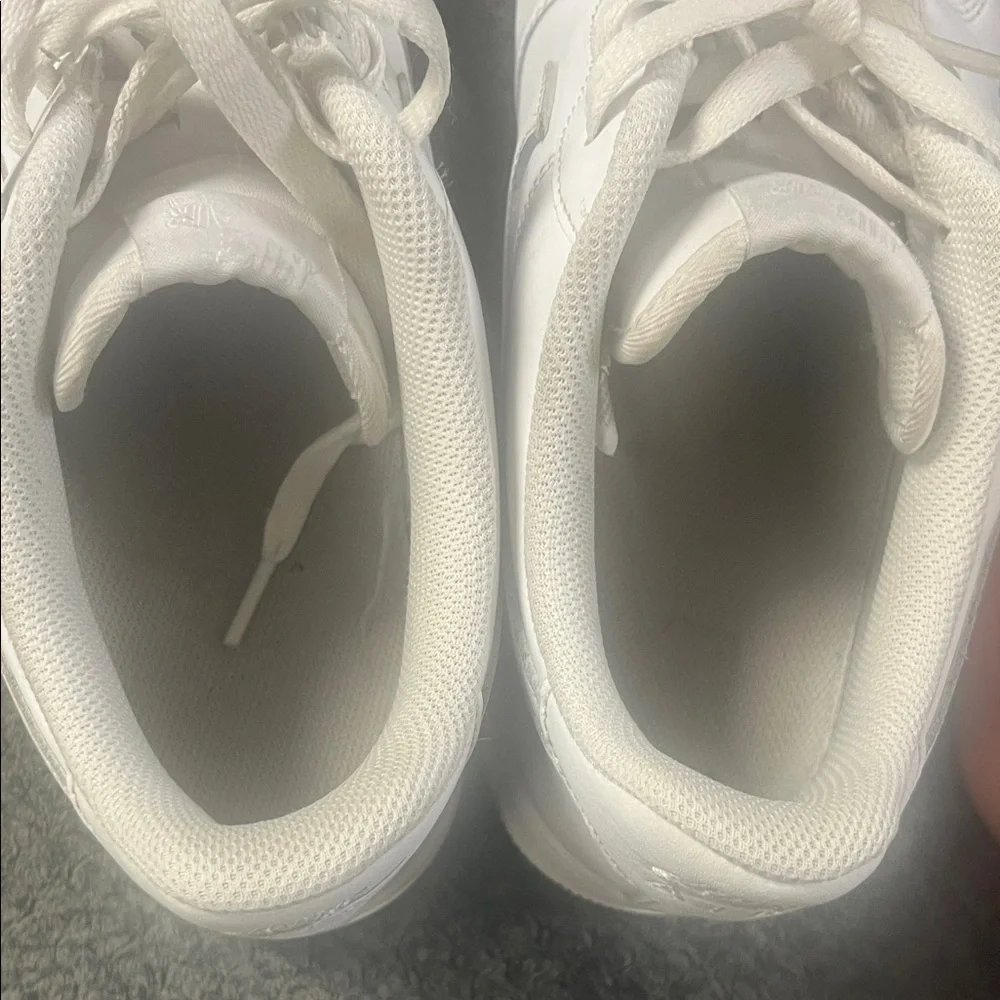 Nike Men's White Athletic Shoes - Picture 8 of 8